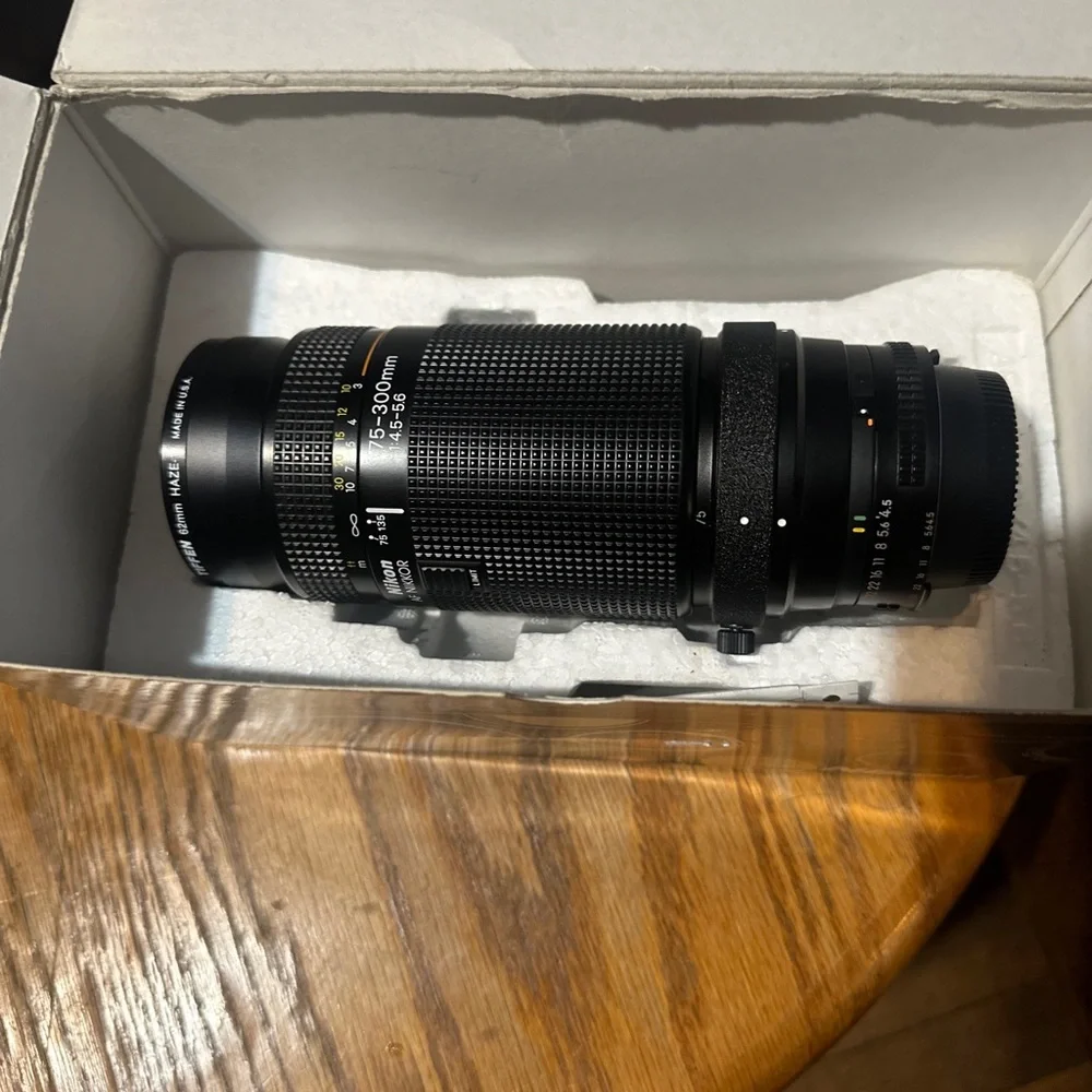 Nikon AF NIKKOR 75-300mm f/4.5-5.6 Autofocus Lens {62} For Nikon DSLR cameras